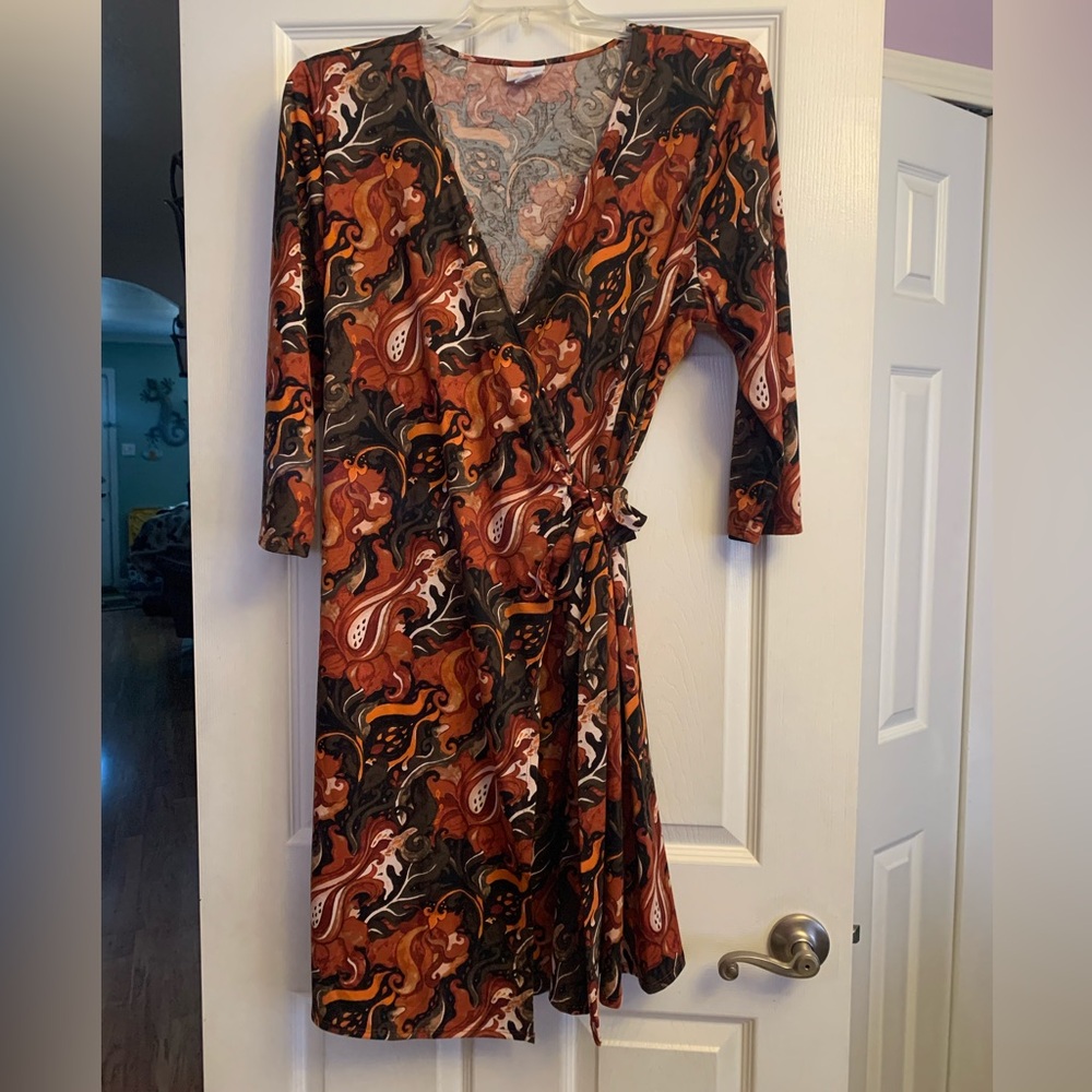 Beautiful 2x wrap dress. Fantastic autumn colors perfect for fall!!!
